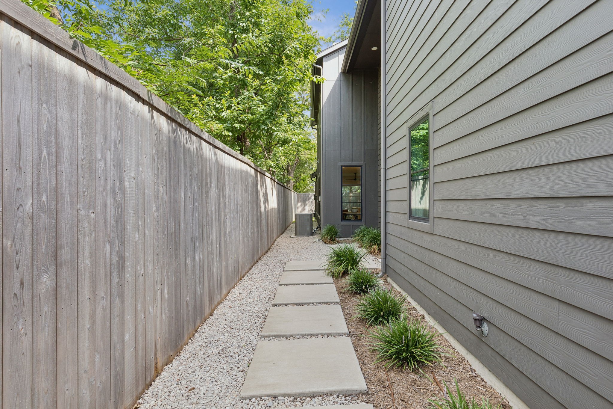 5627 Santa Fe Avenue