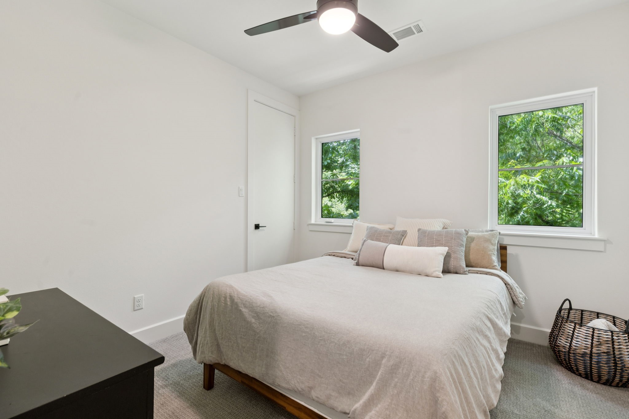 5627 Santa Fe Avenue