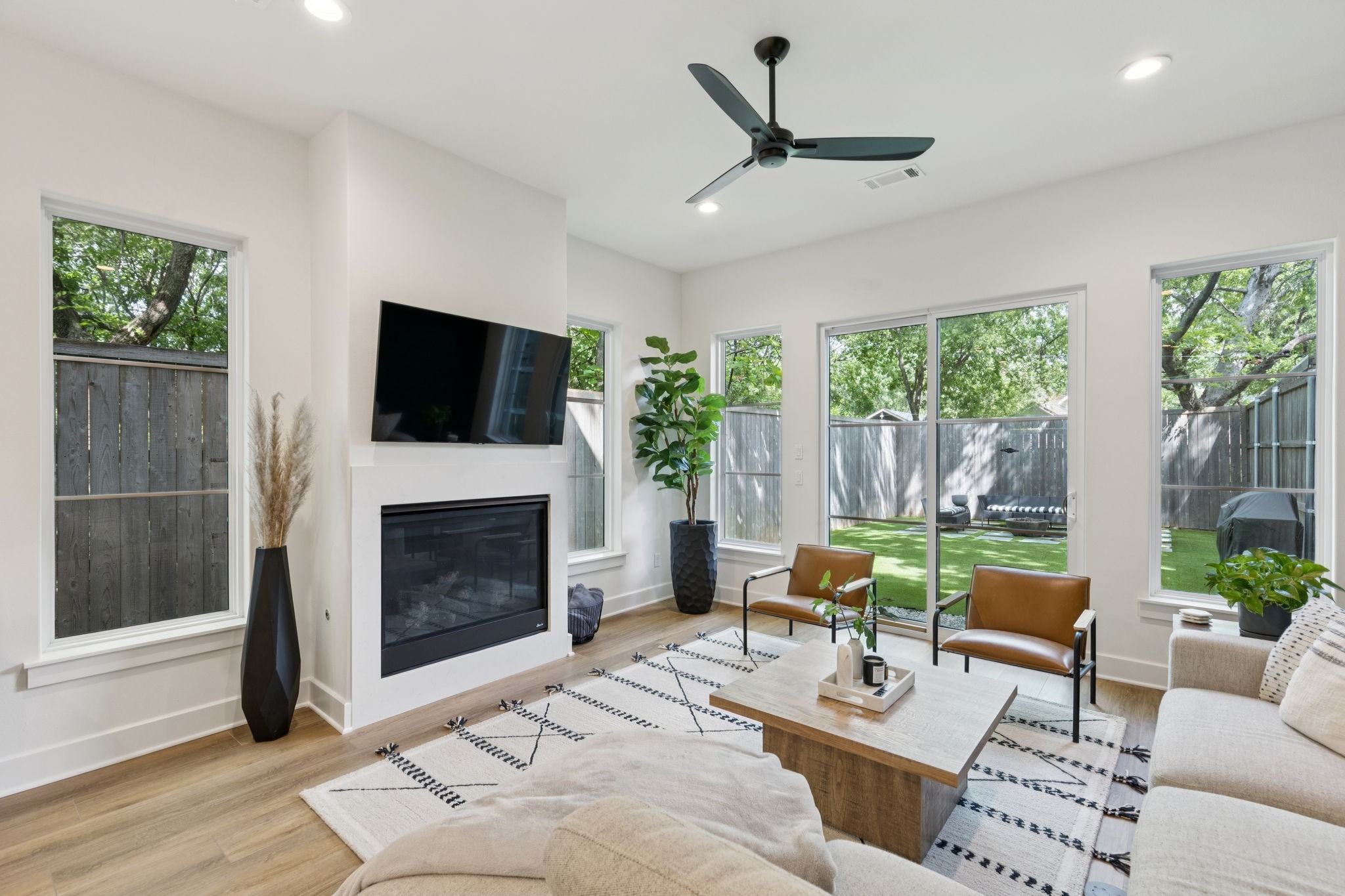 5627 Santa Fe Avenue