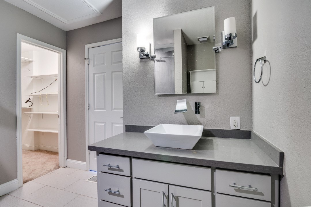 4303 Buena Vista Street 304