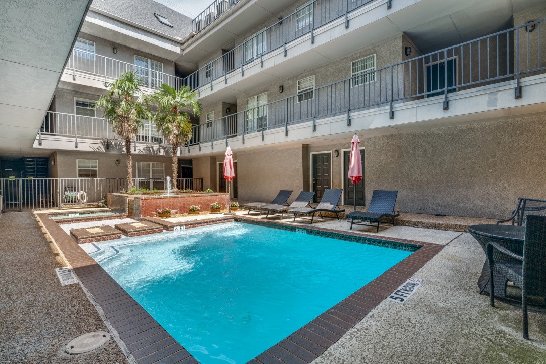 4303 Buena Vista Street 304