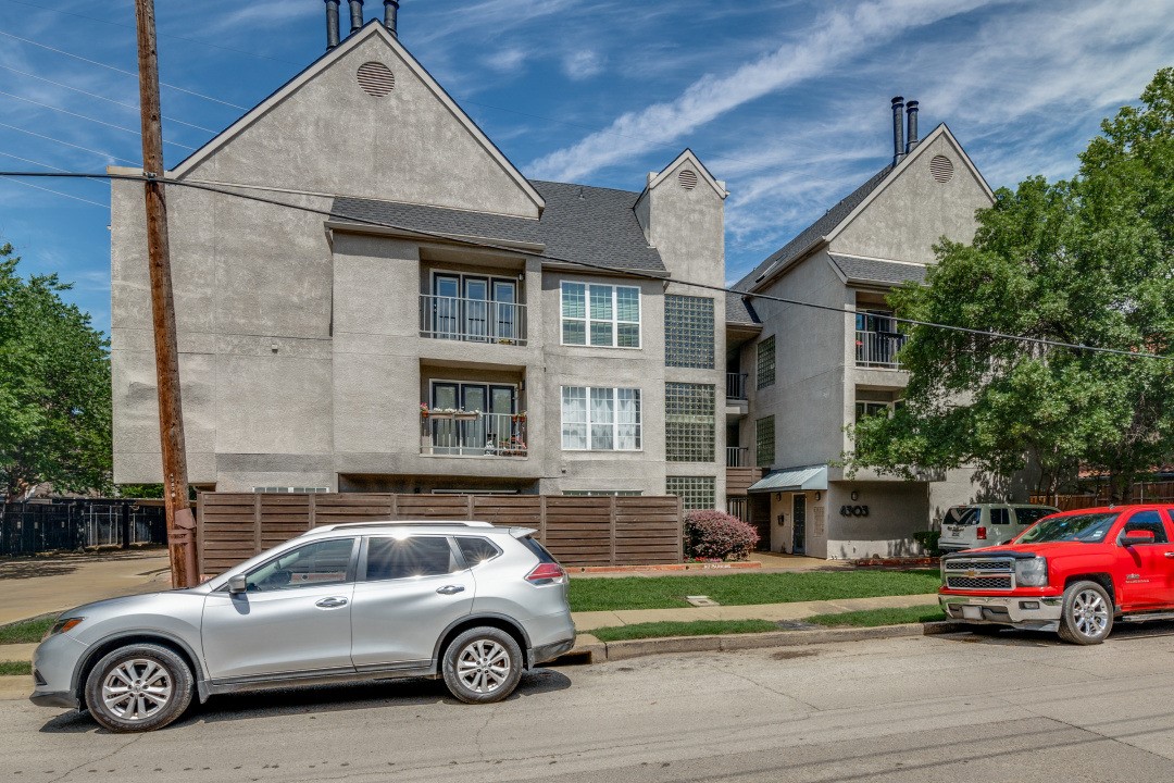 4303 Buena Vista Street 304