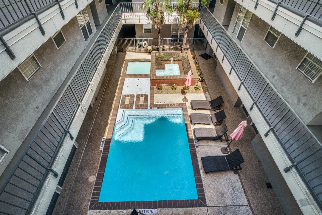 4303 Buena Vista Street 304