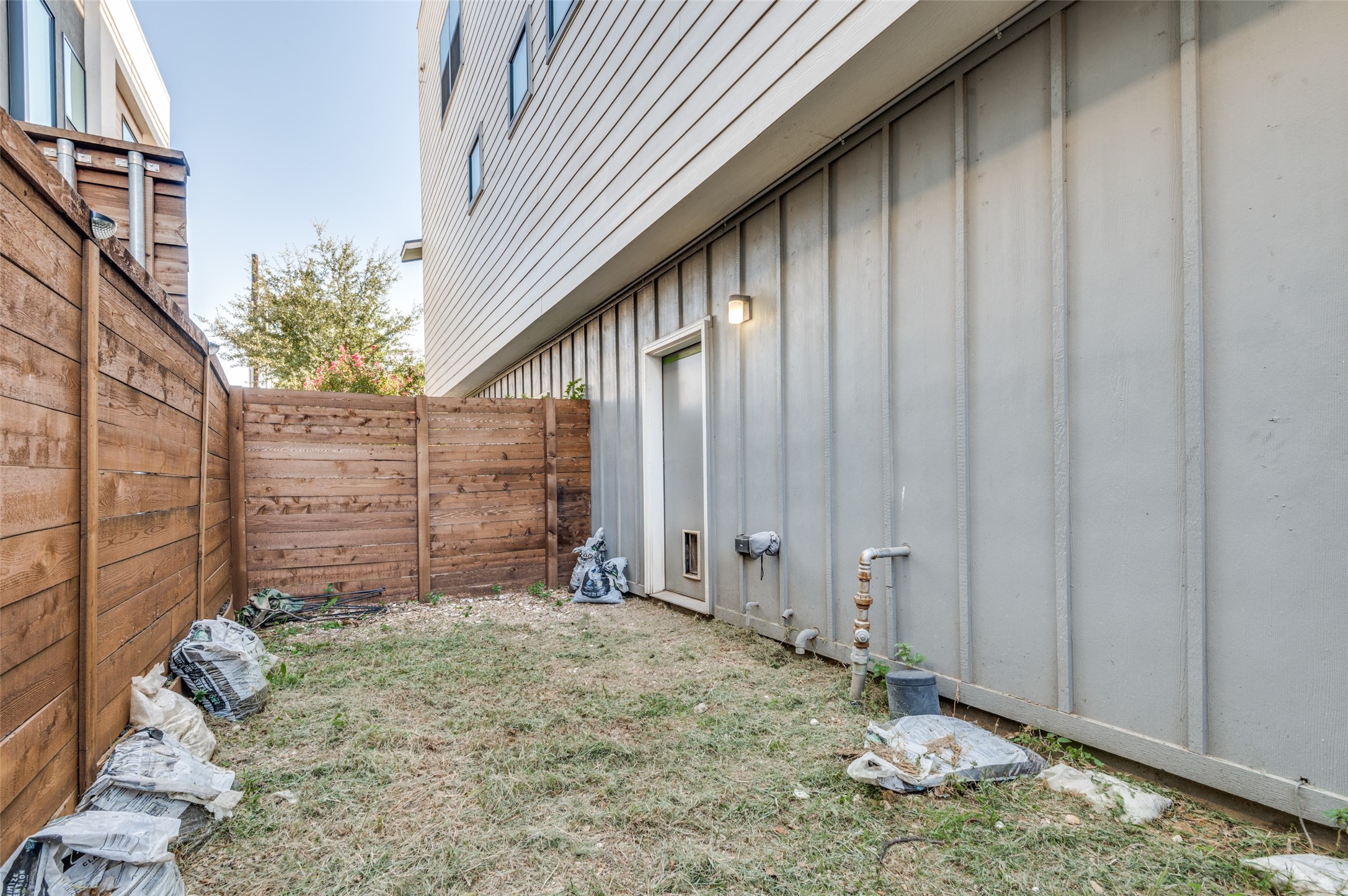 4415 Munger Avenue 2B