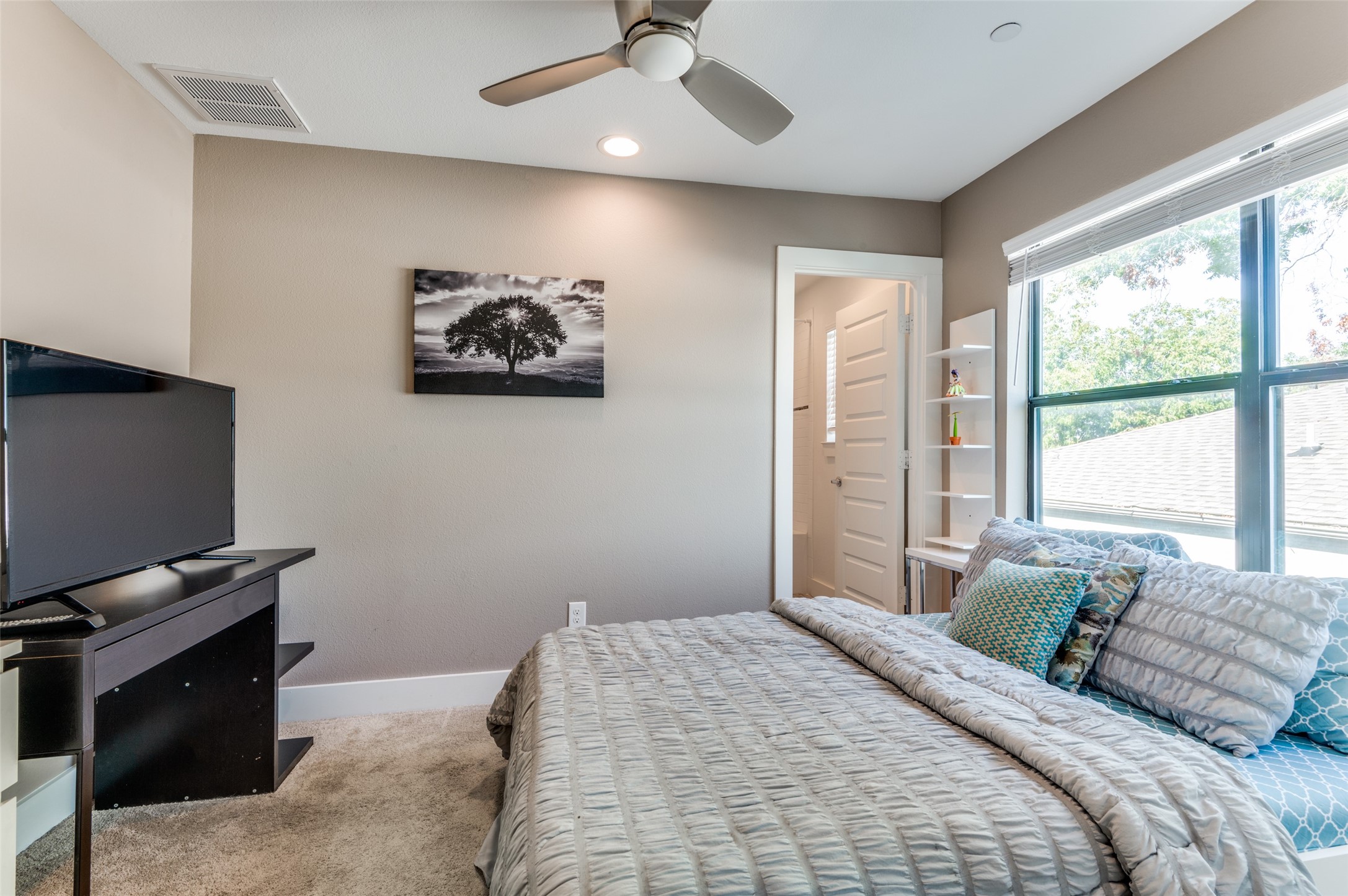 4415 Munger Avenue 2B