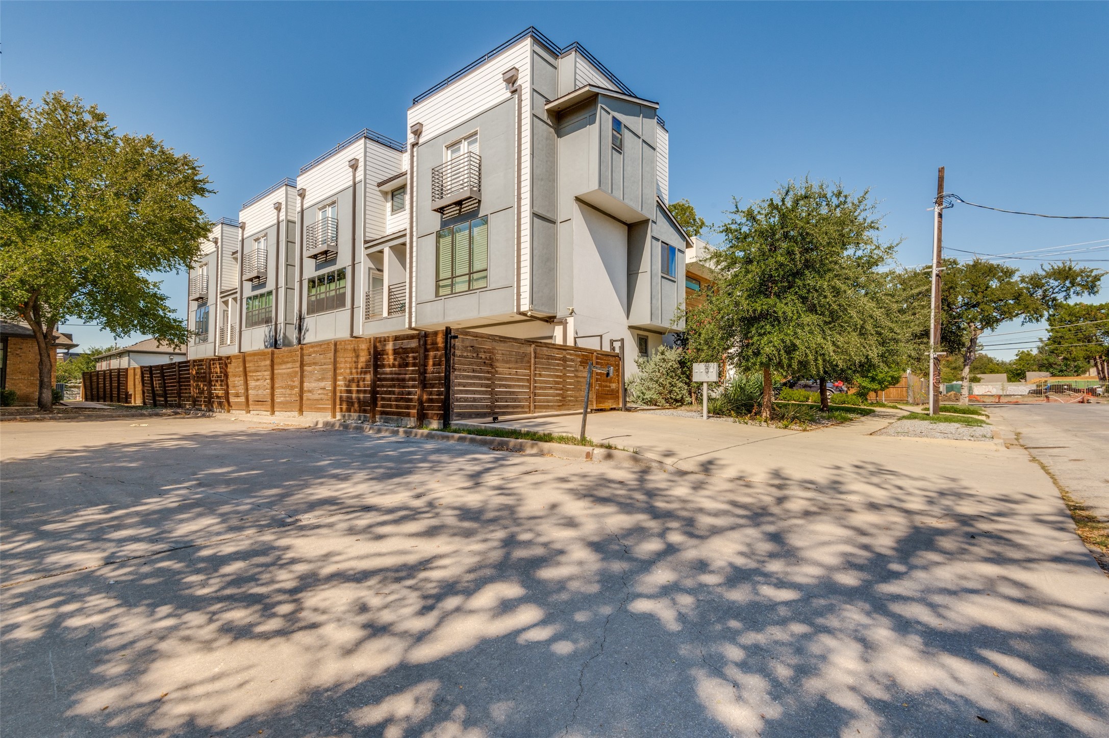 4415 Munger Avenue 2B