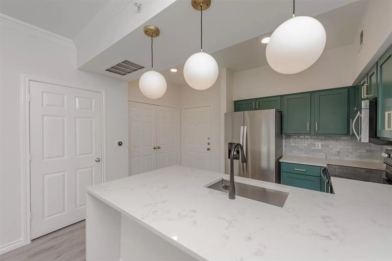 3102 Kings Road 2303