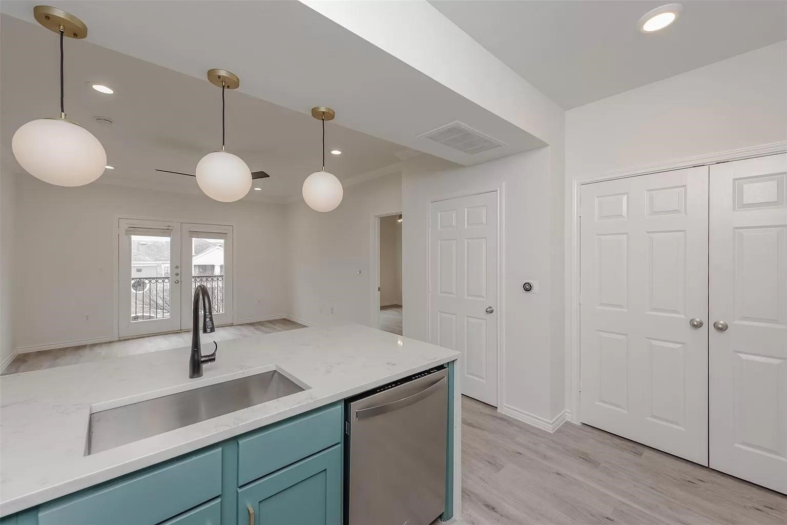 3102 Kings Road 2303