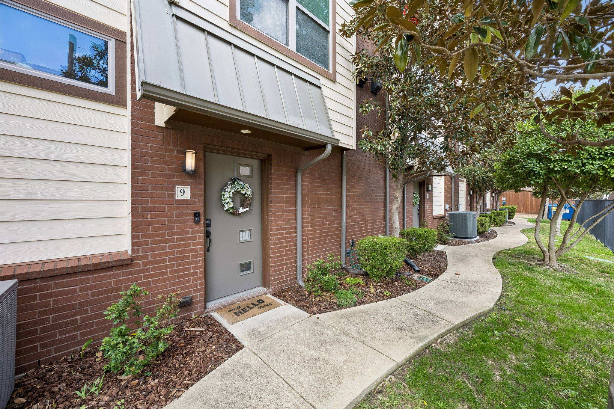 5875 Ross Avenue 9