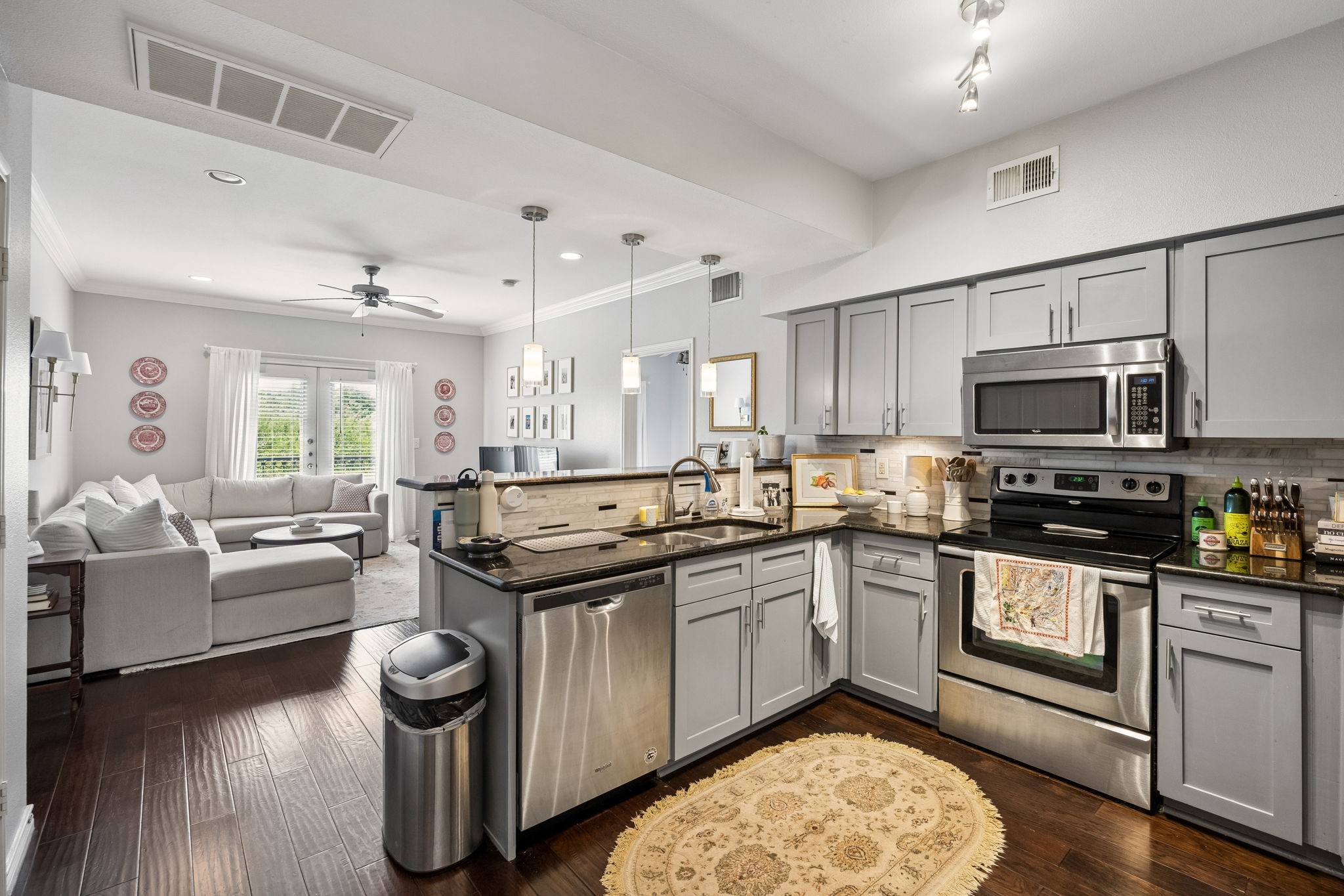 3102 Kings Road 1211