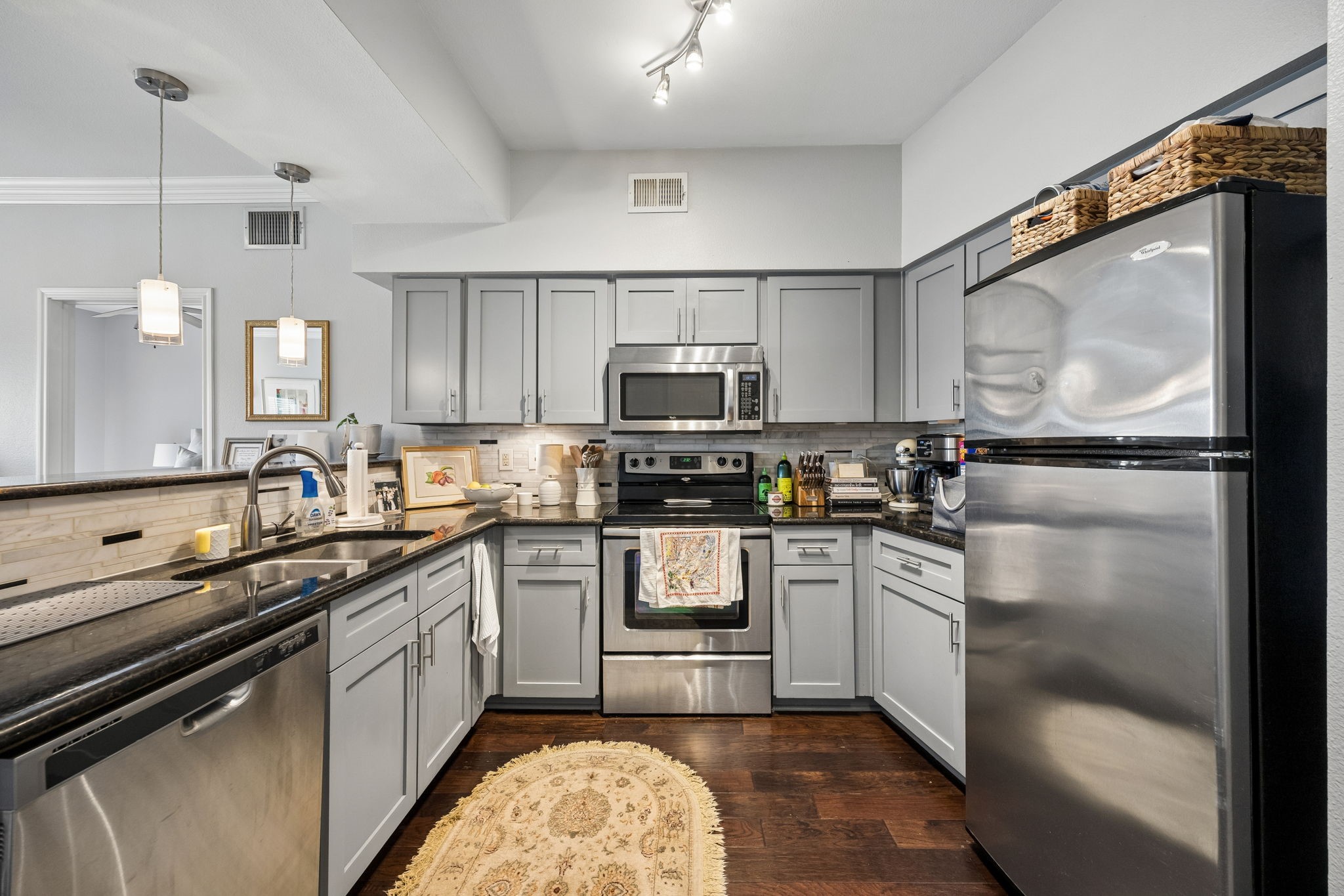 3102 Kings Road 1211