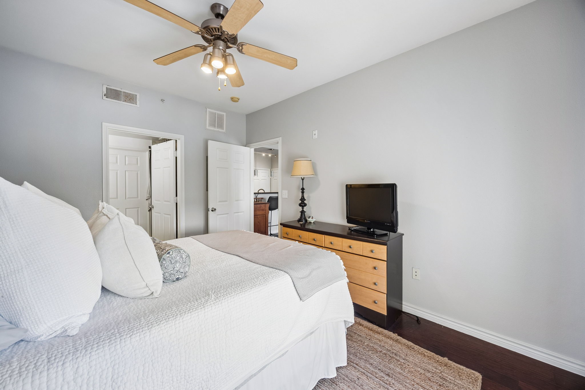 3102 Kings Road 1211