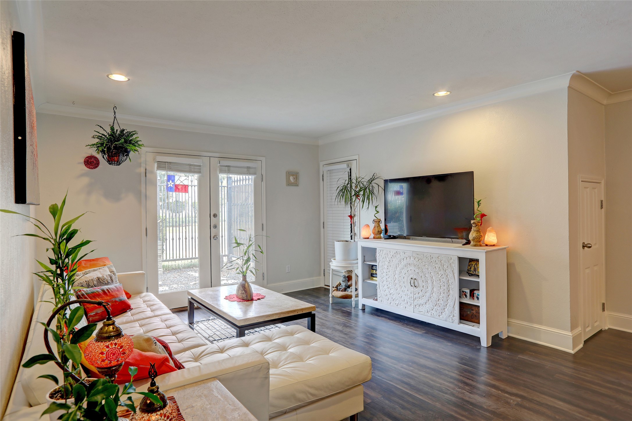 7736 Meadow Road 102
