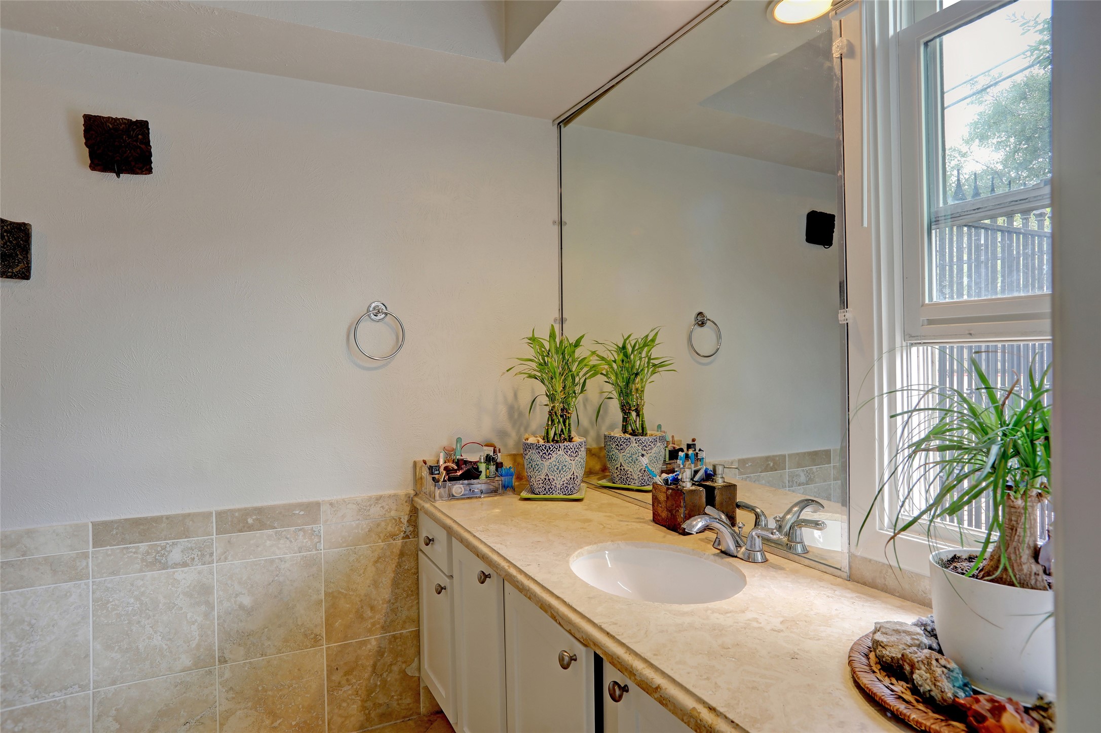 7736 Meadow Road 102