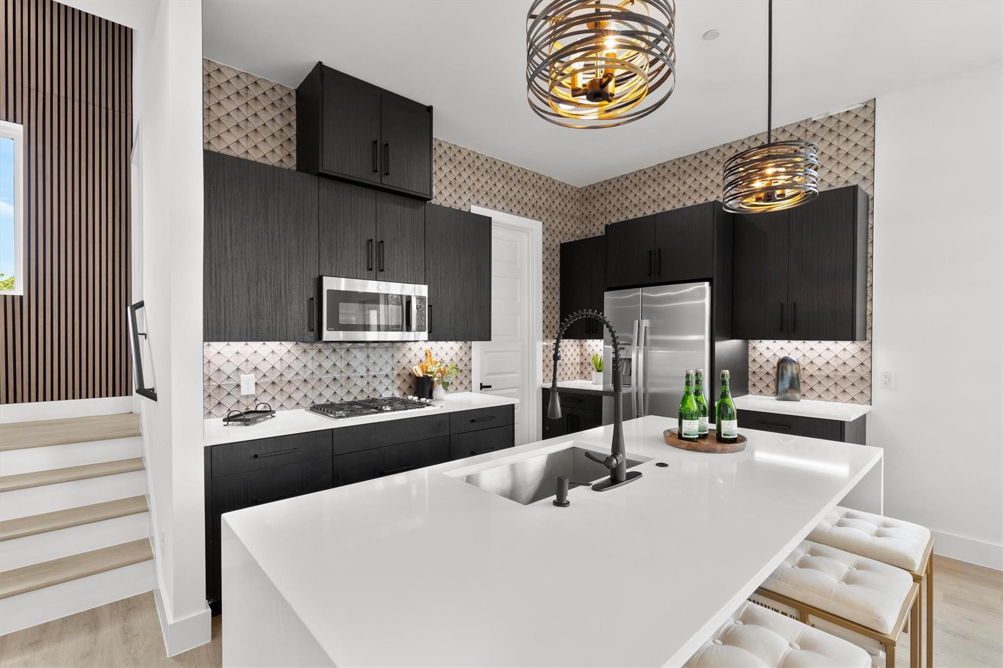 723 W 10th Street 106