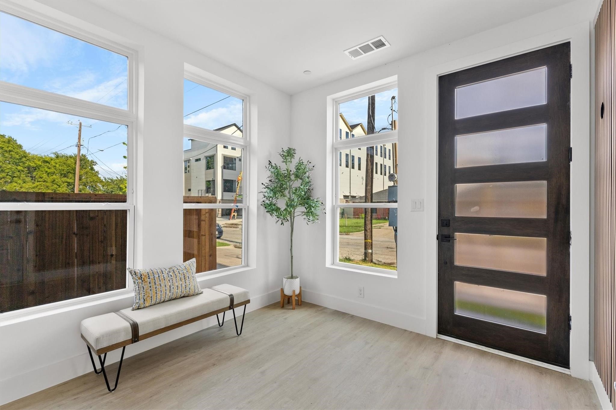 723 W 10th Street 106