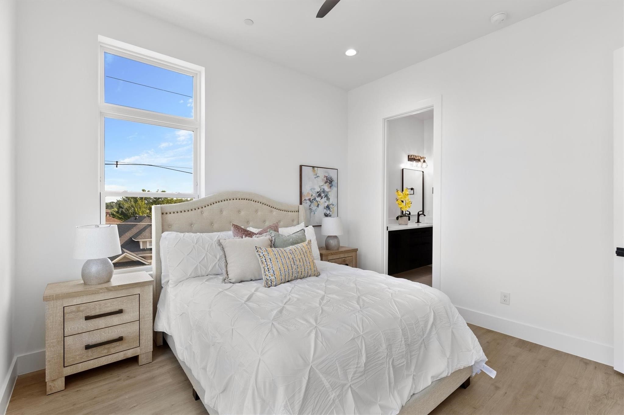 723 W 10th Street 106