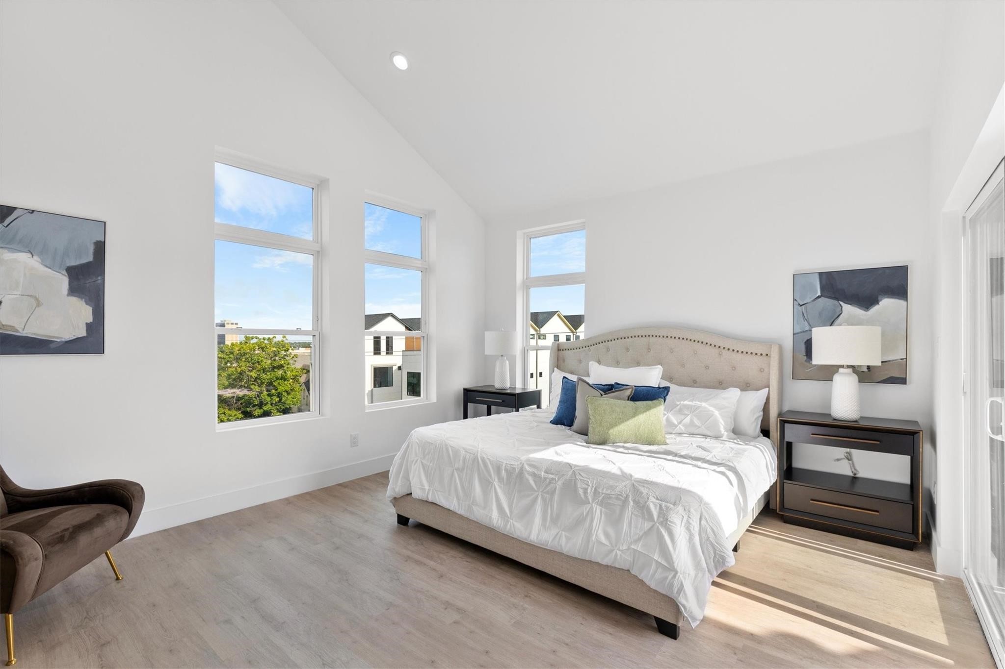 723 W 10th Street 106