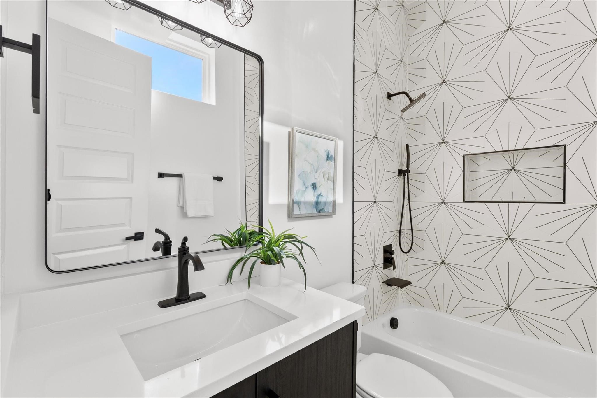 723 W 10th Street 106