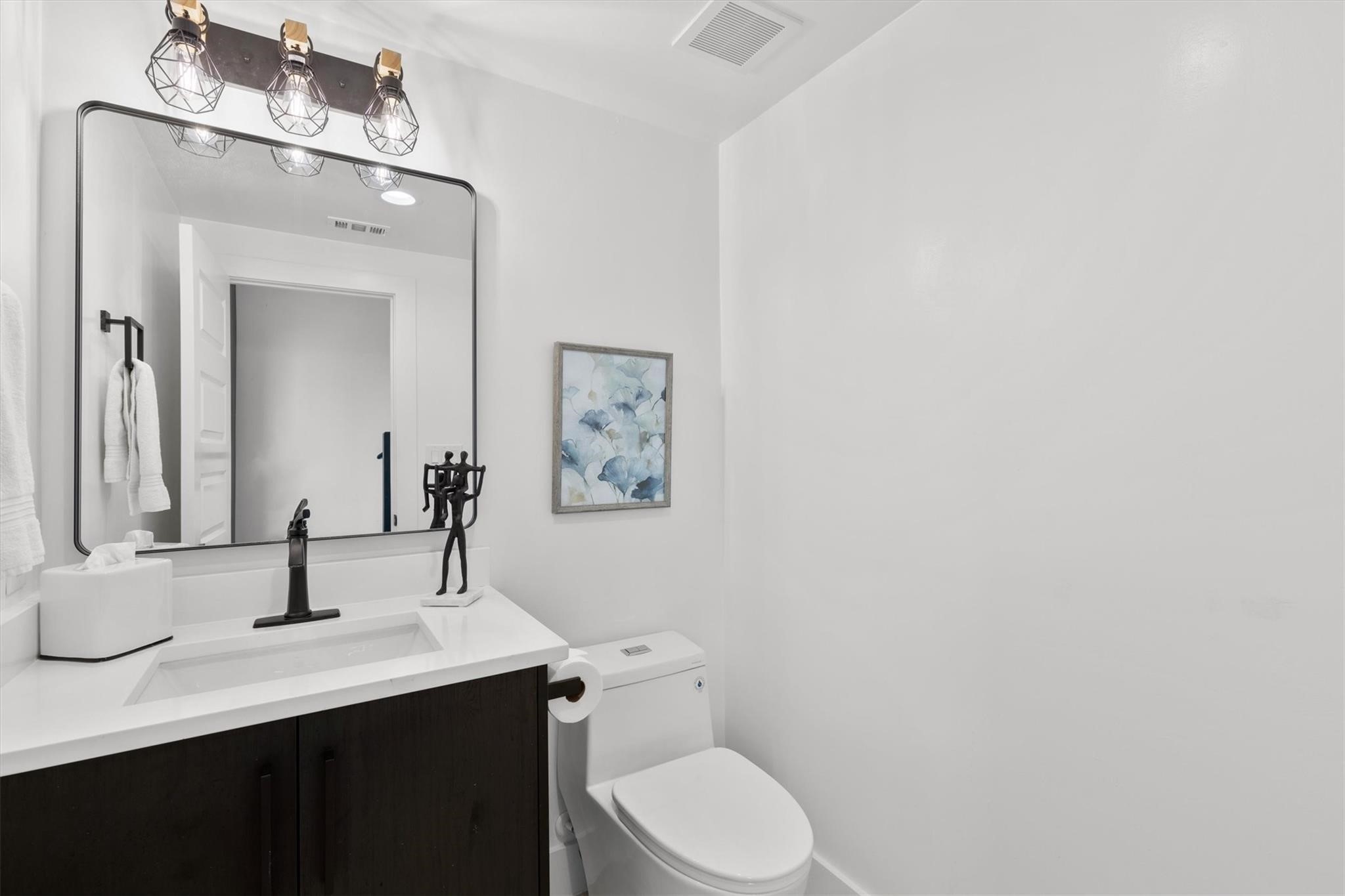 723 W 10th Street 106
