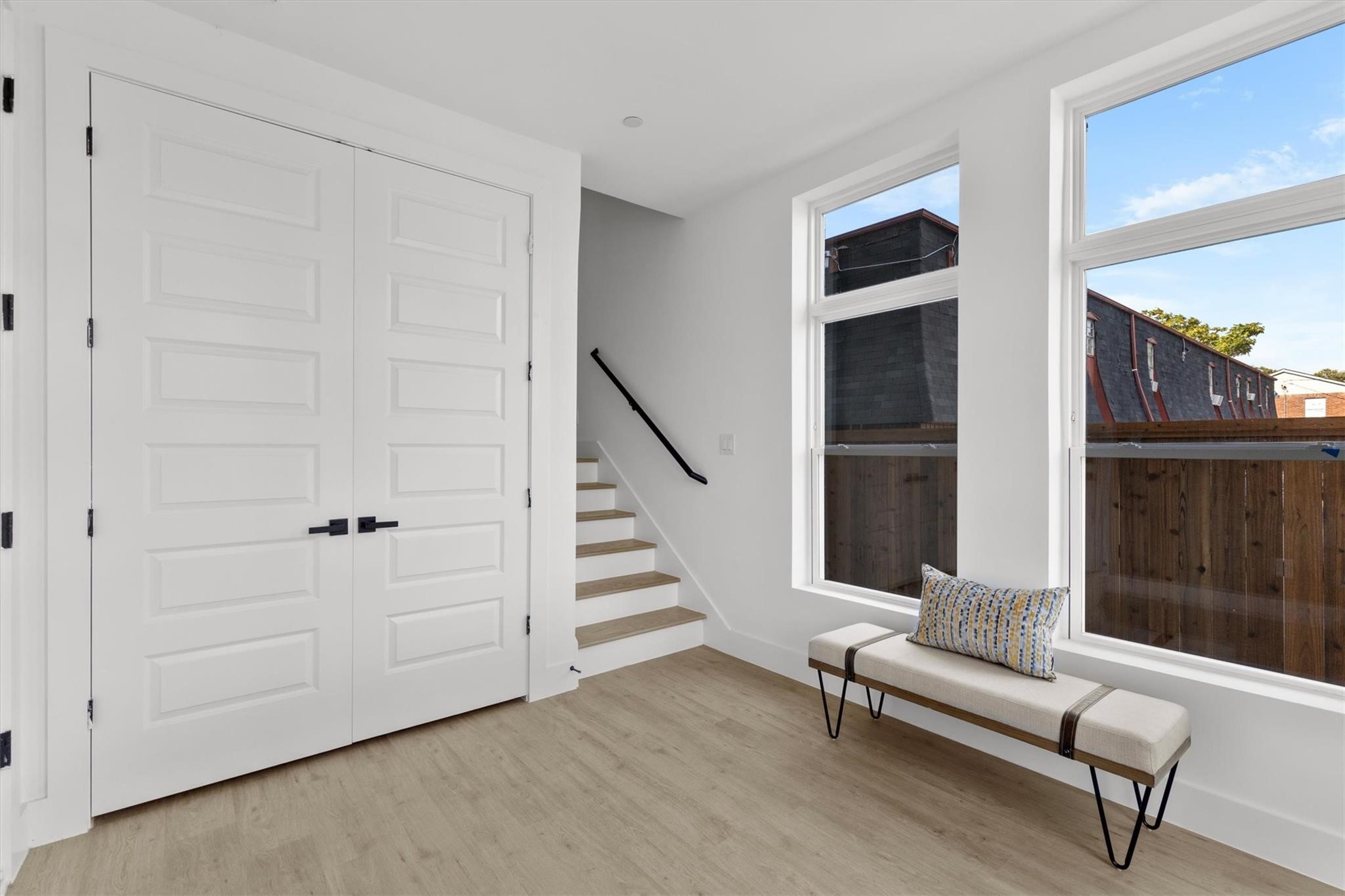 723 W 10th Street 106