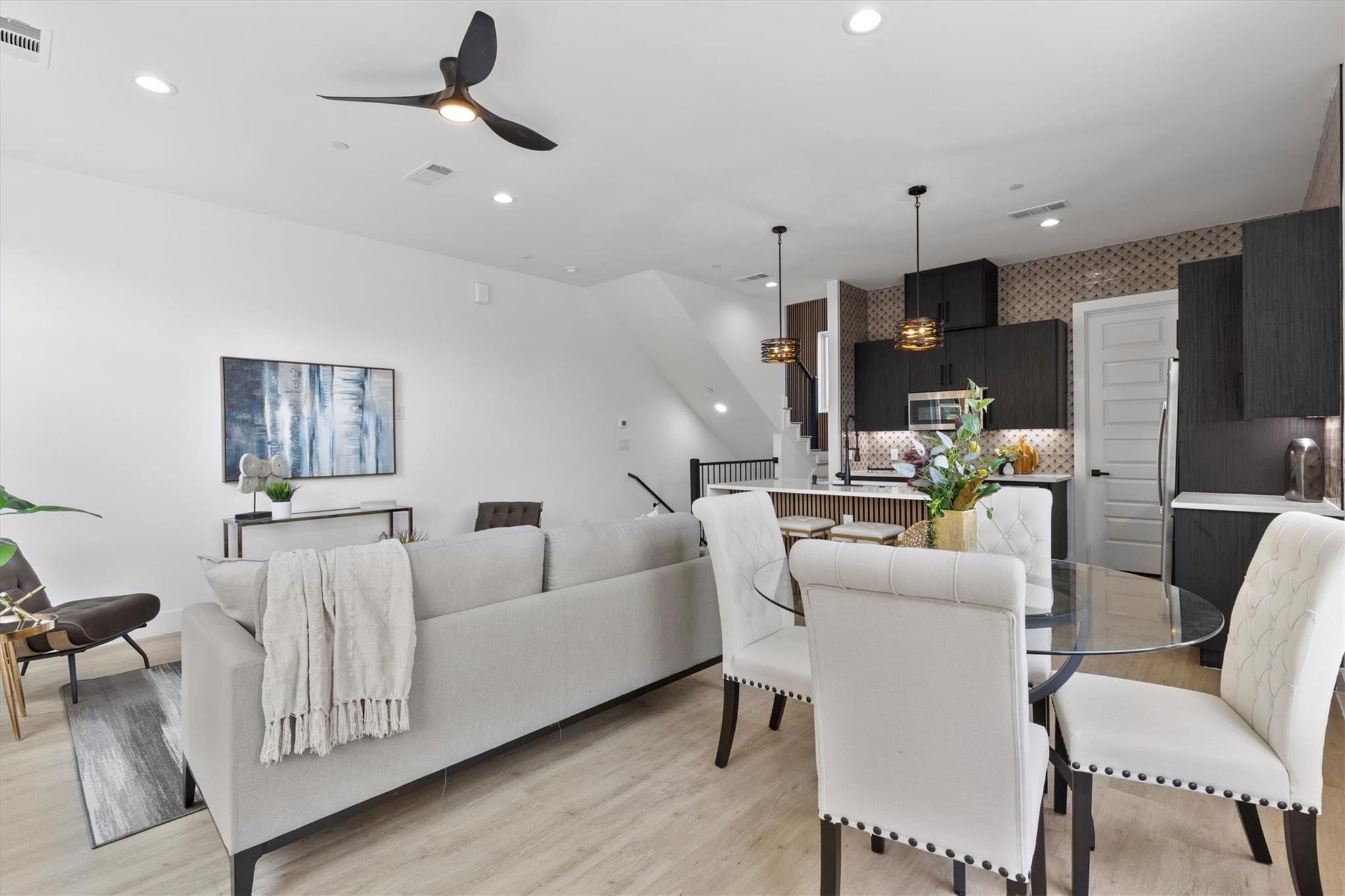 723 W 10th Street 106