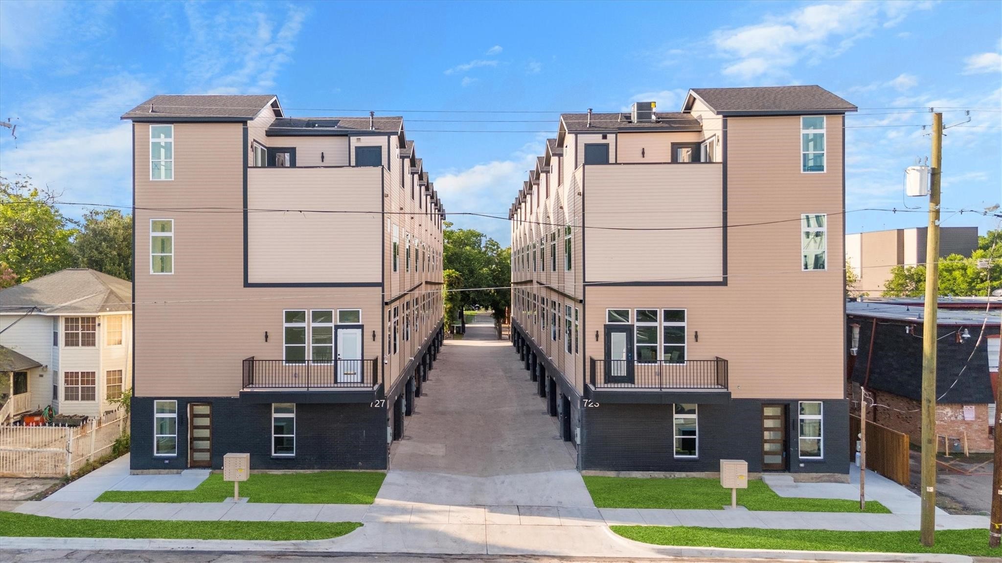 723 W 10th Street 106