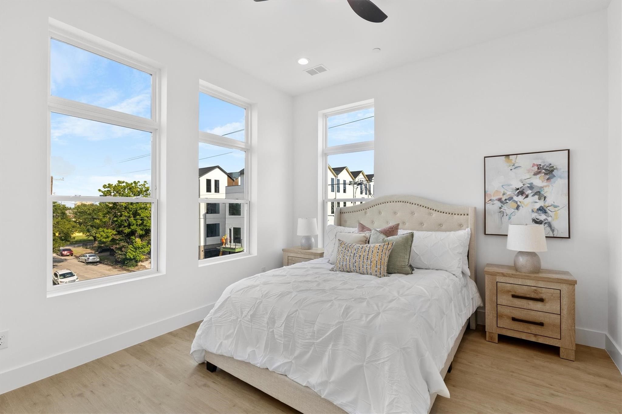 723 W 10th Street 106