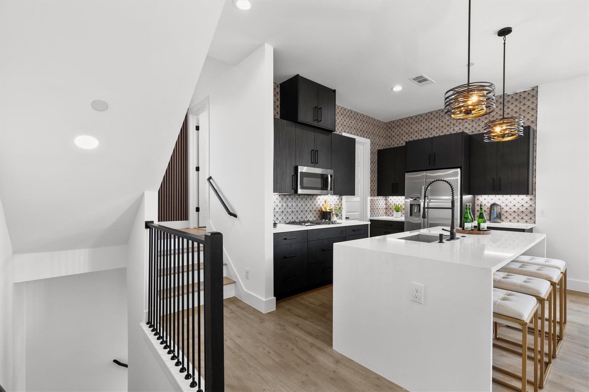723 W 10th Street 106