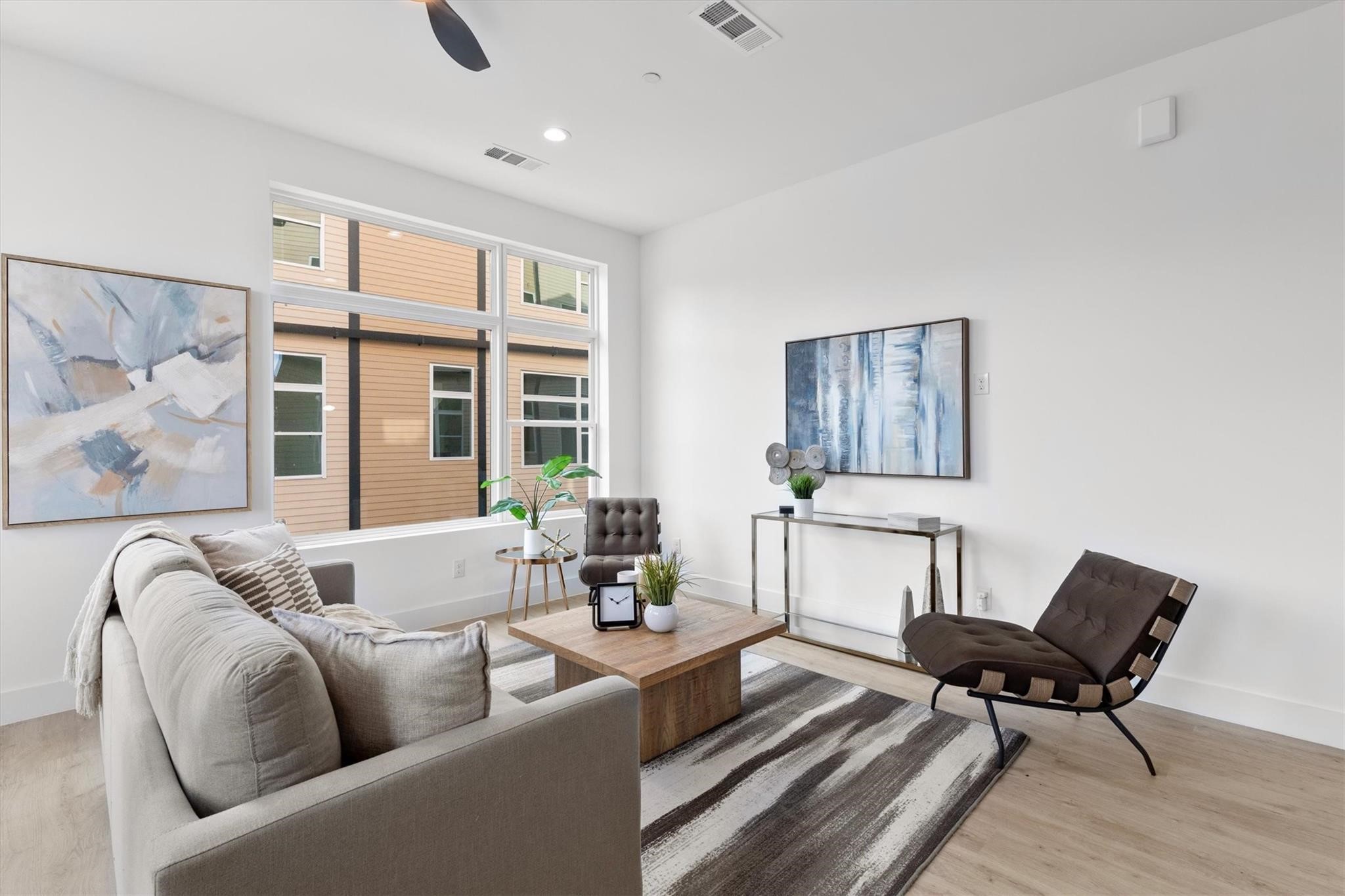 723 W 10th Street 106