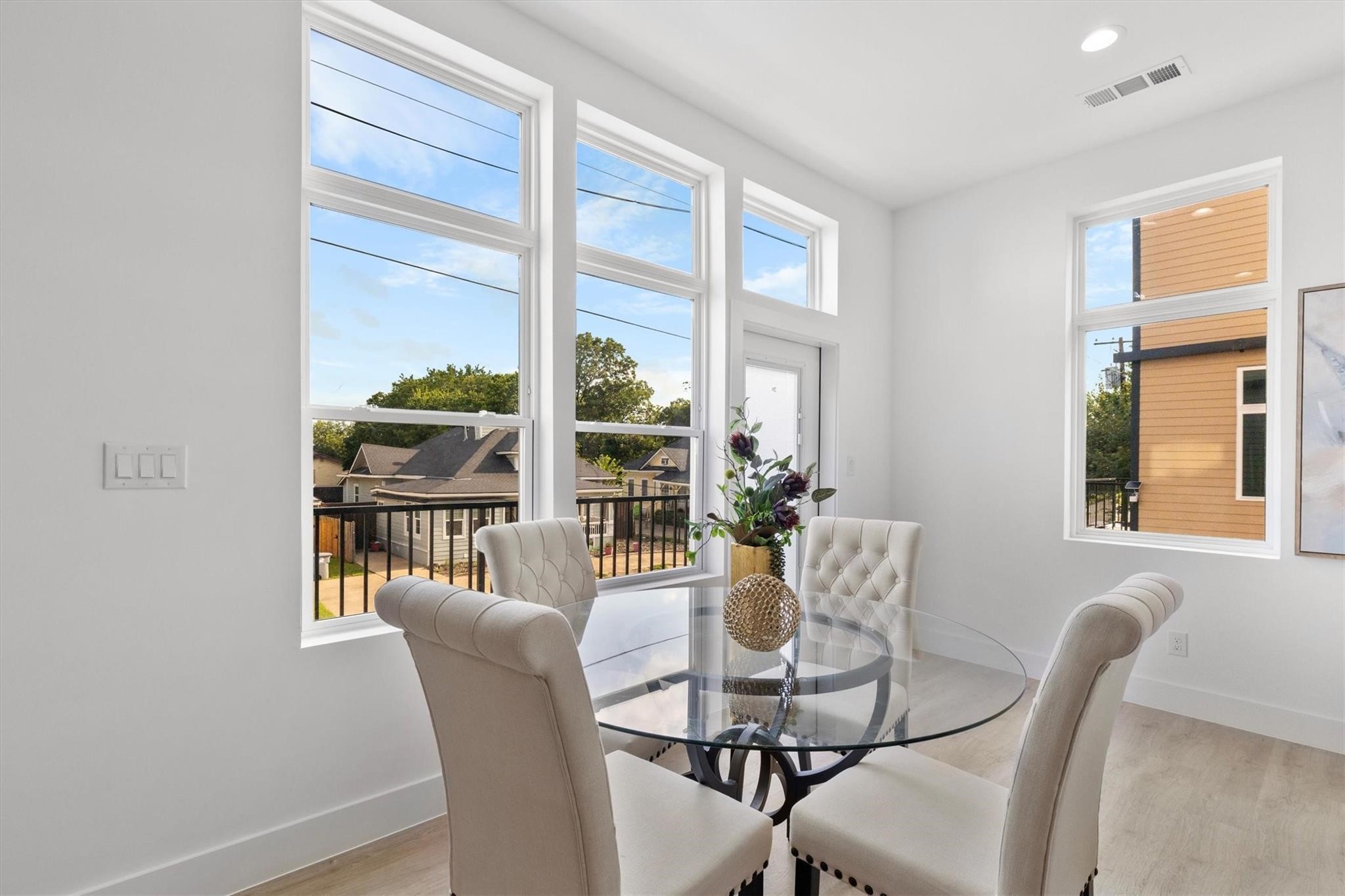 723 W 10th Street 106