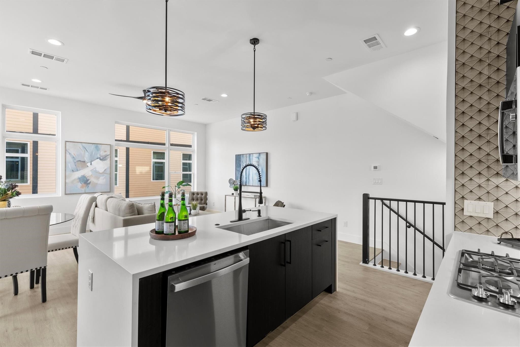 723 W 10th Street 106