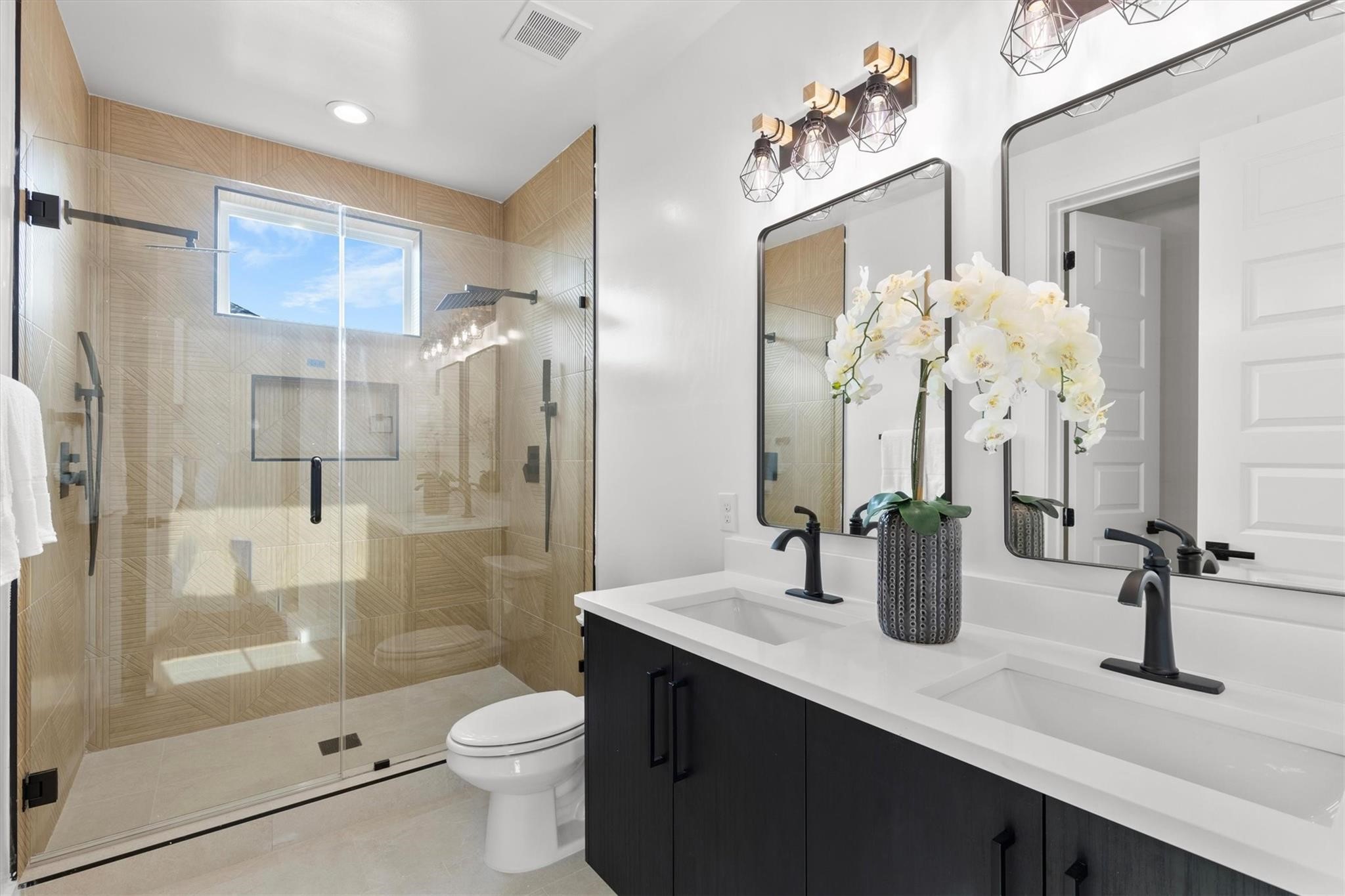 723 W 10th Street 106