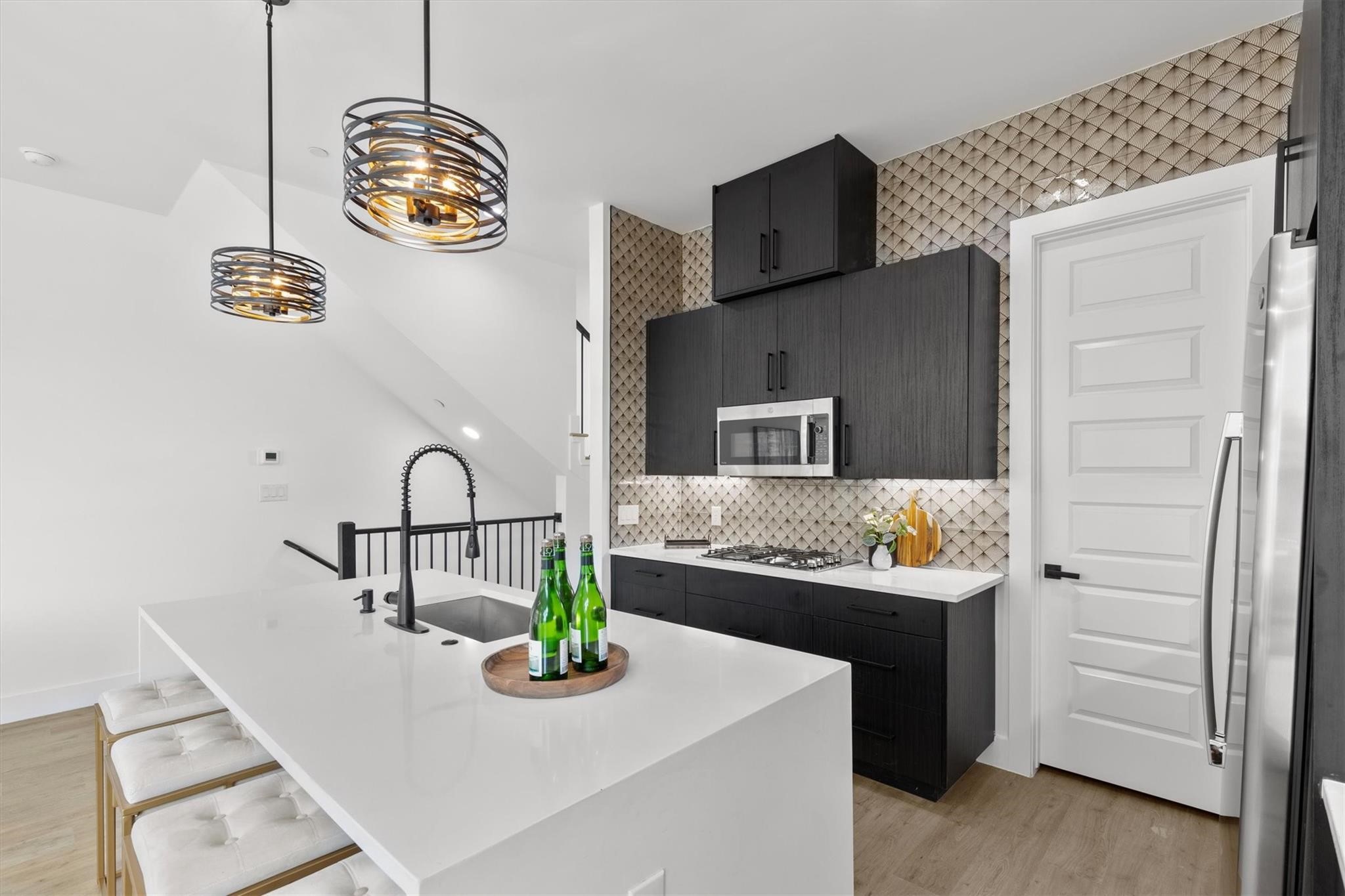 723 W 10th Street 106
