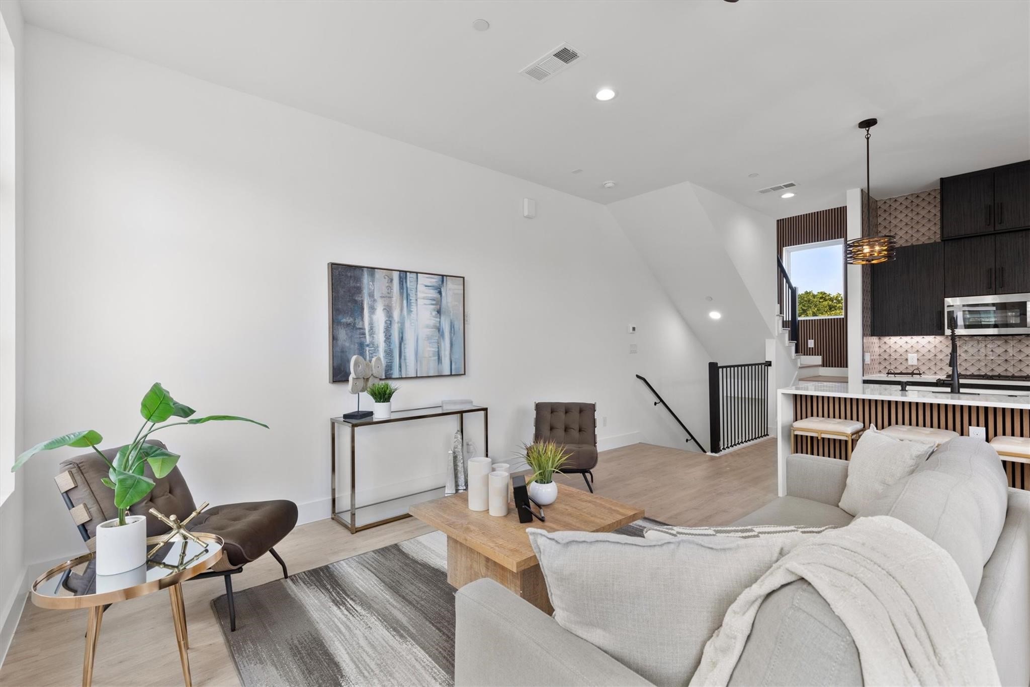 723 W 10th Street 106