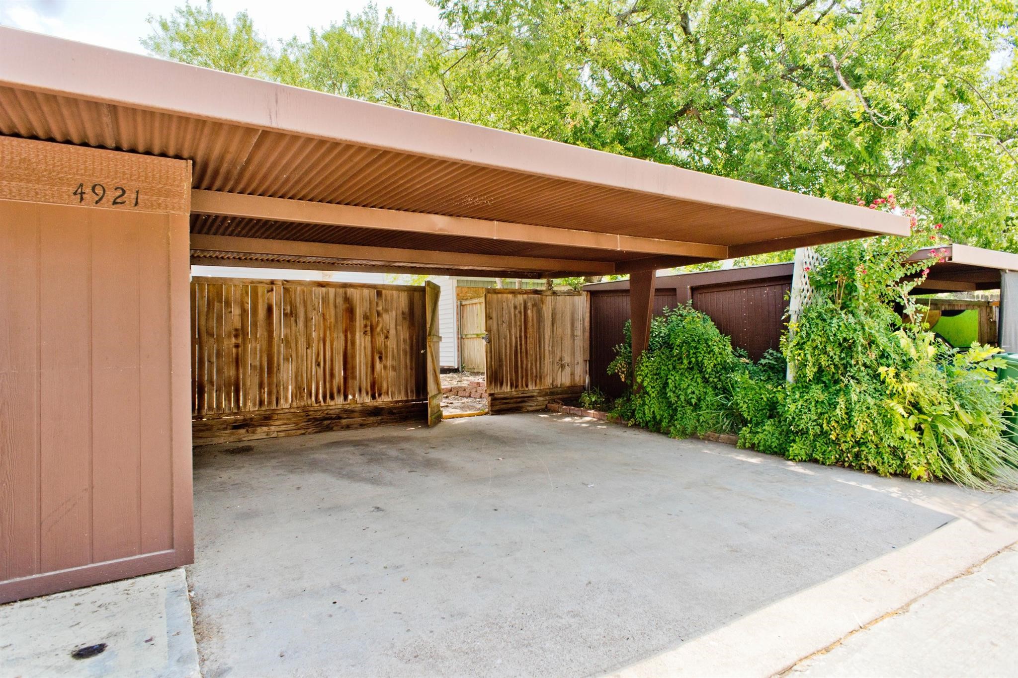 4921 Rollingwood Court