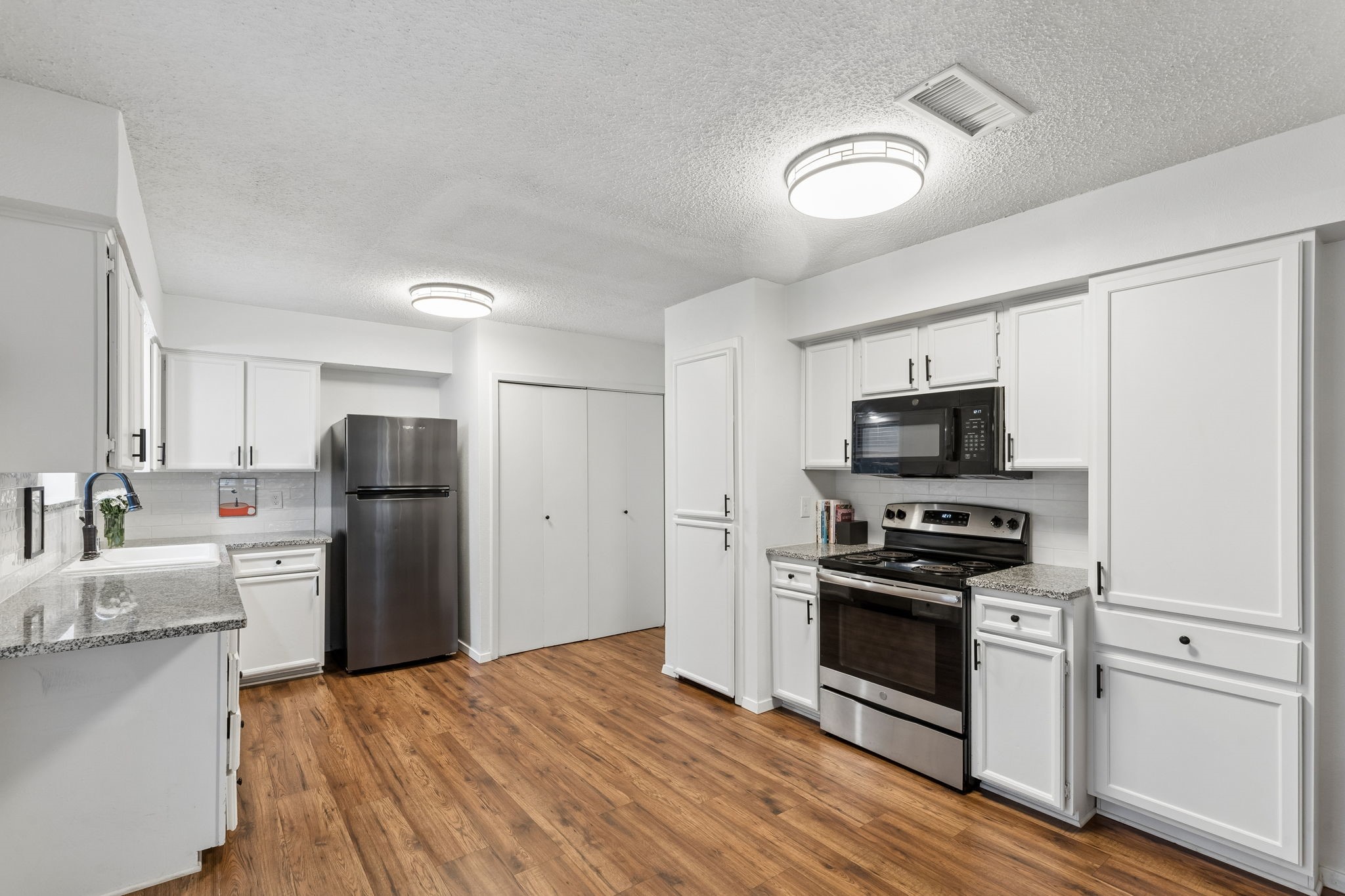 4921 Rollingwood Court