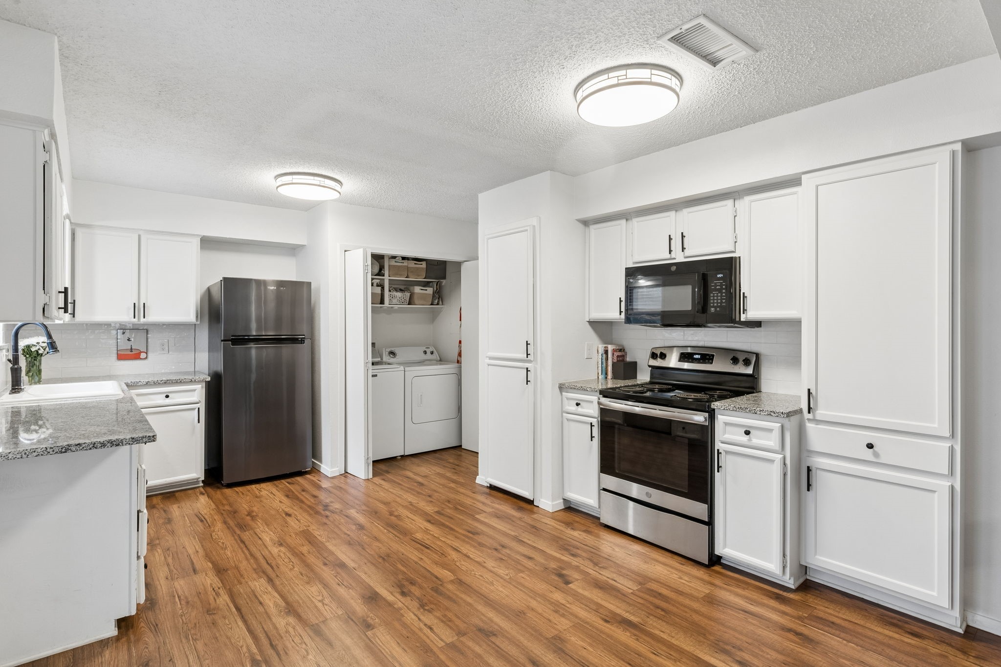 4921 Rollingwood Court