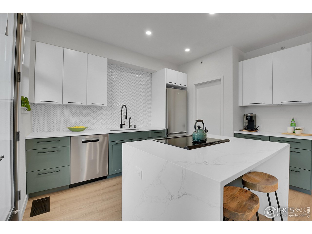 2810 E College Ave 305