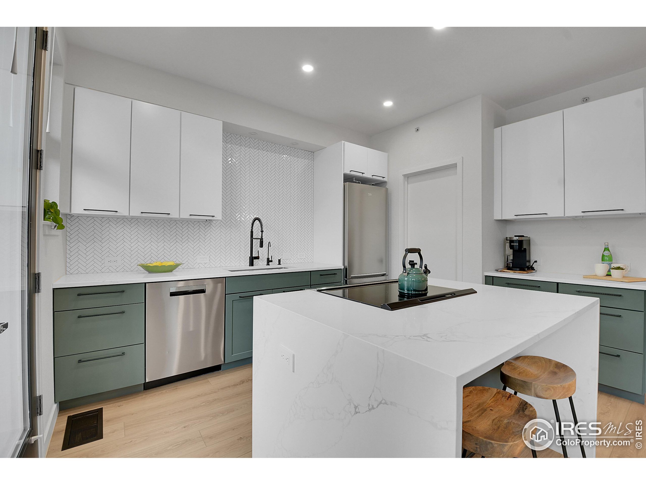 2810 E College Ave 305