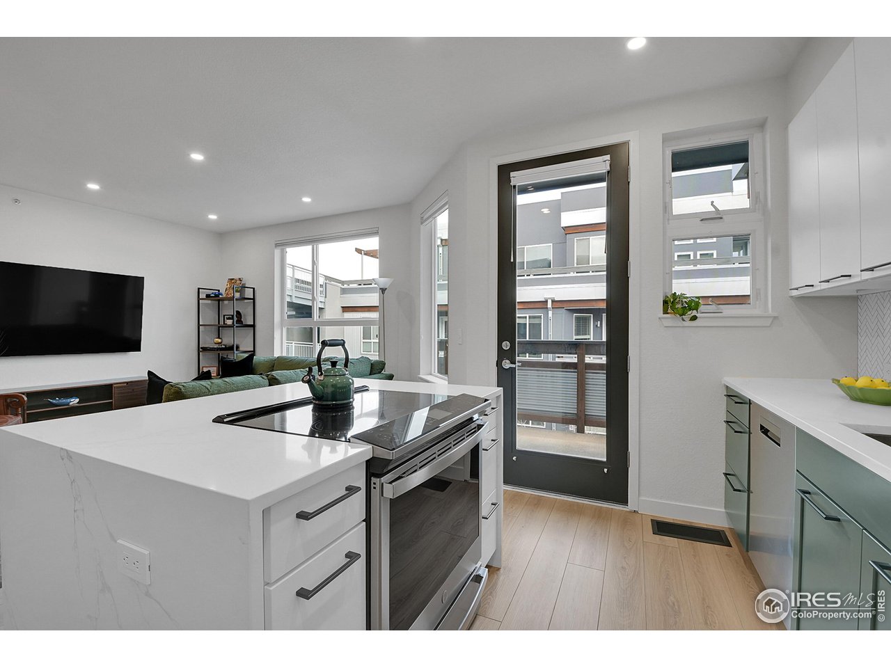 2810 E College Ave 305