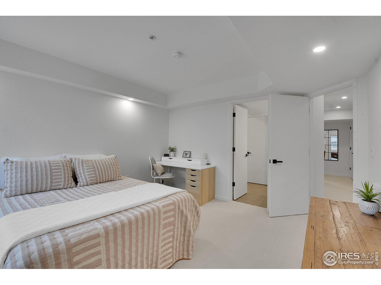 2810 E College Ave 305