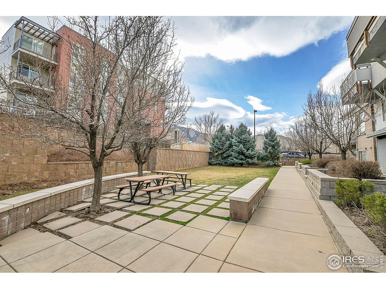 2810 E College Ave 305