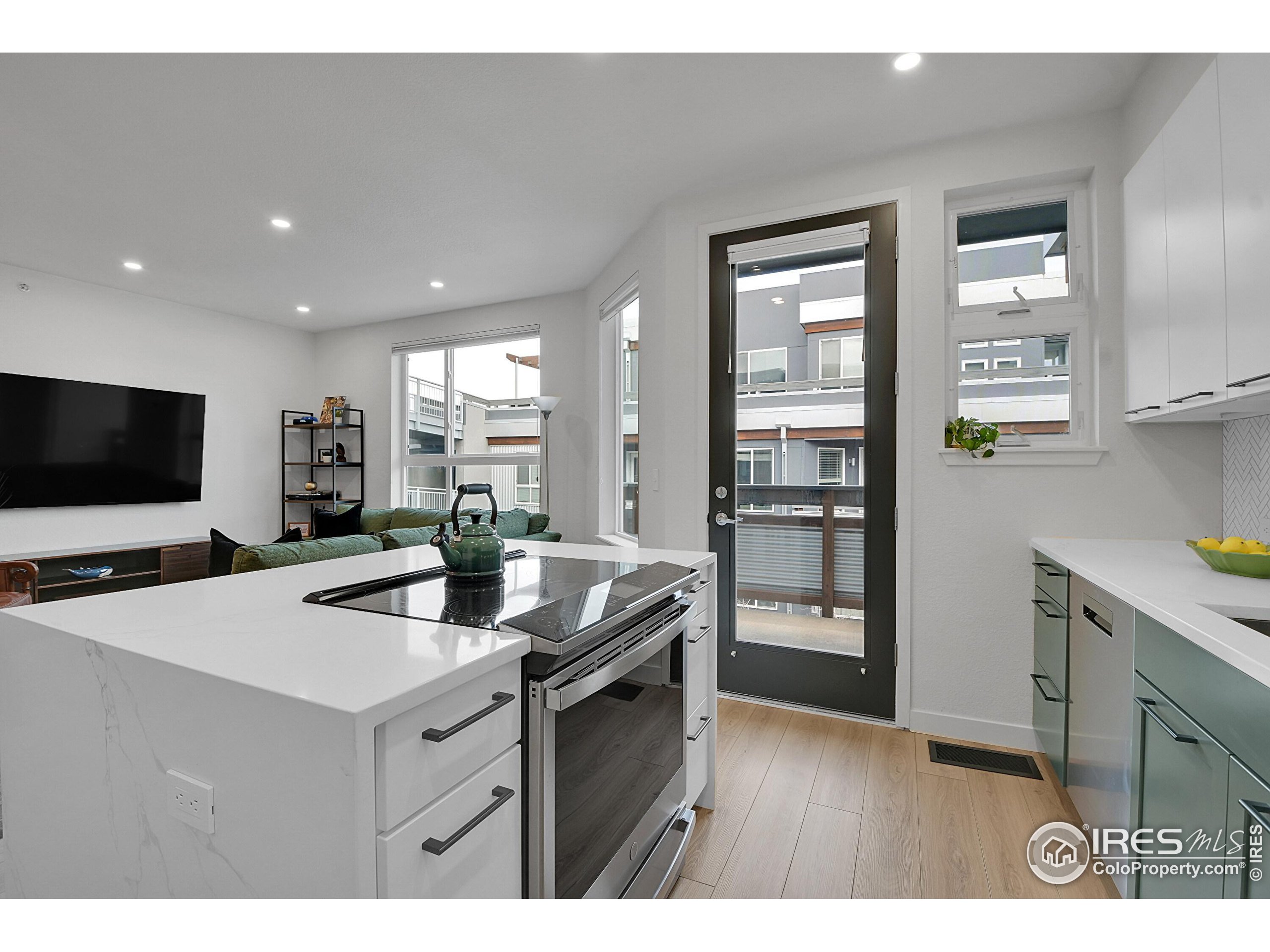 2810 E College Ave 305