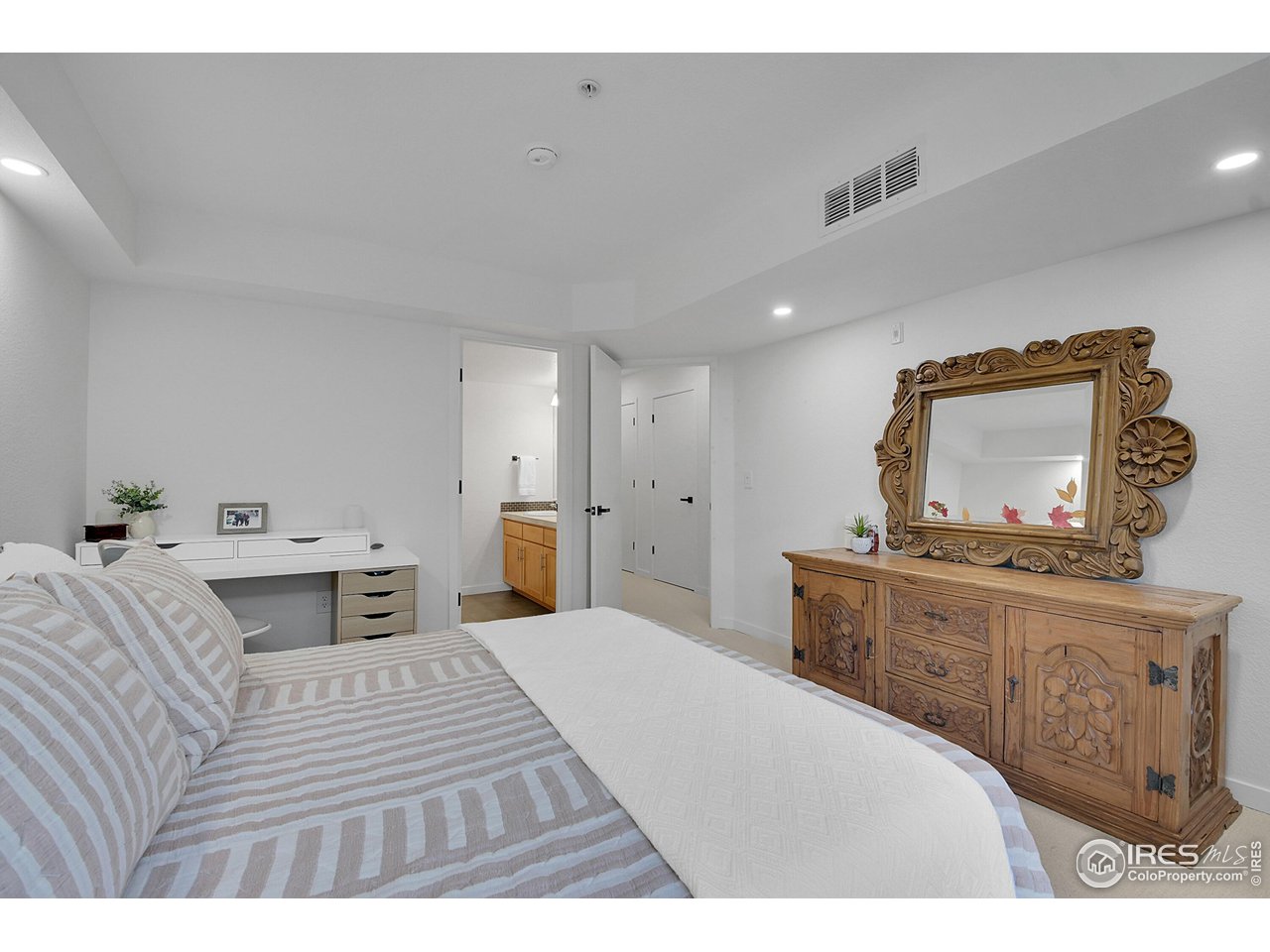 2810 E College Ave 305