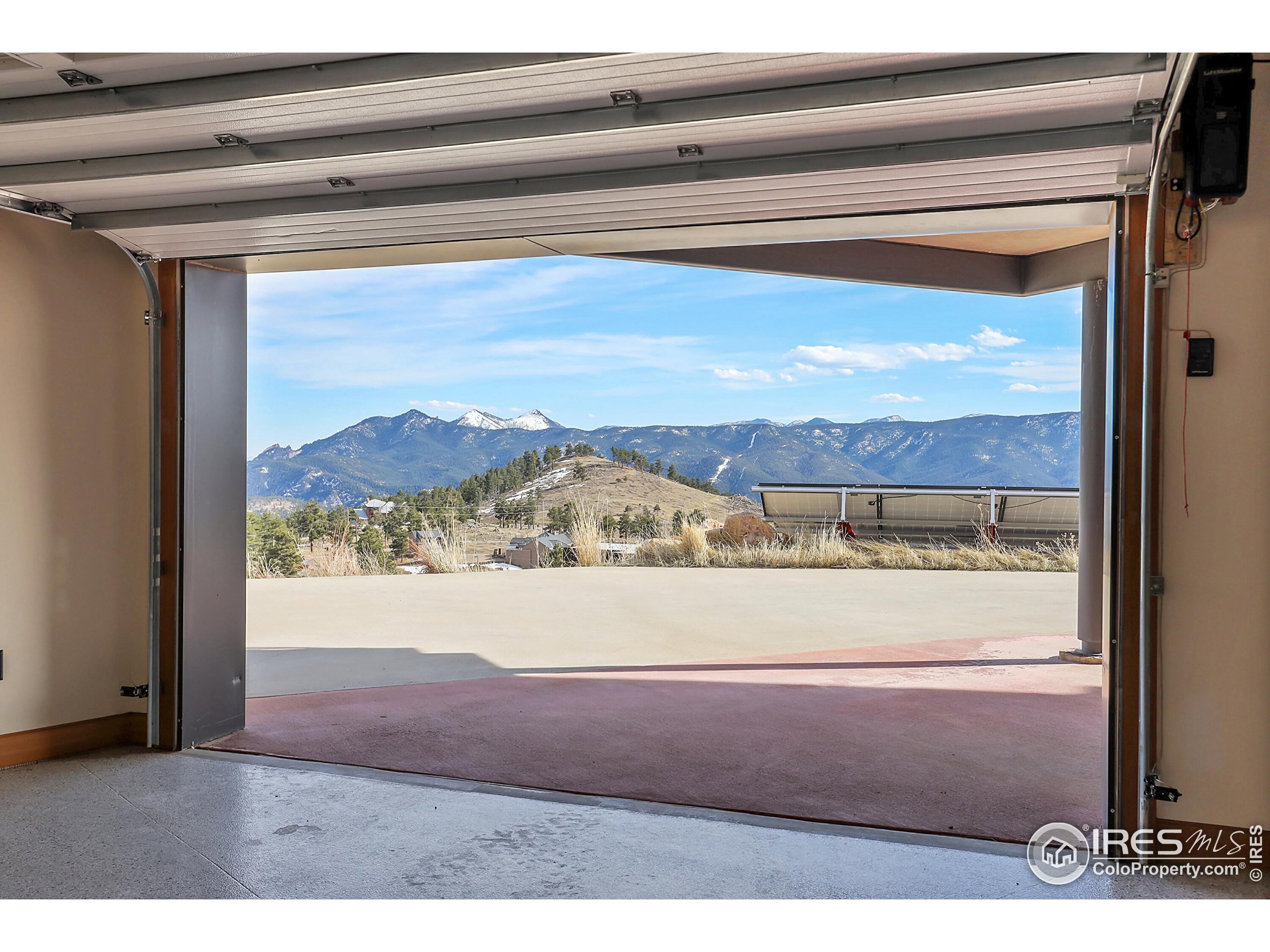 4604 Sunshine Canyon Dr