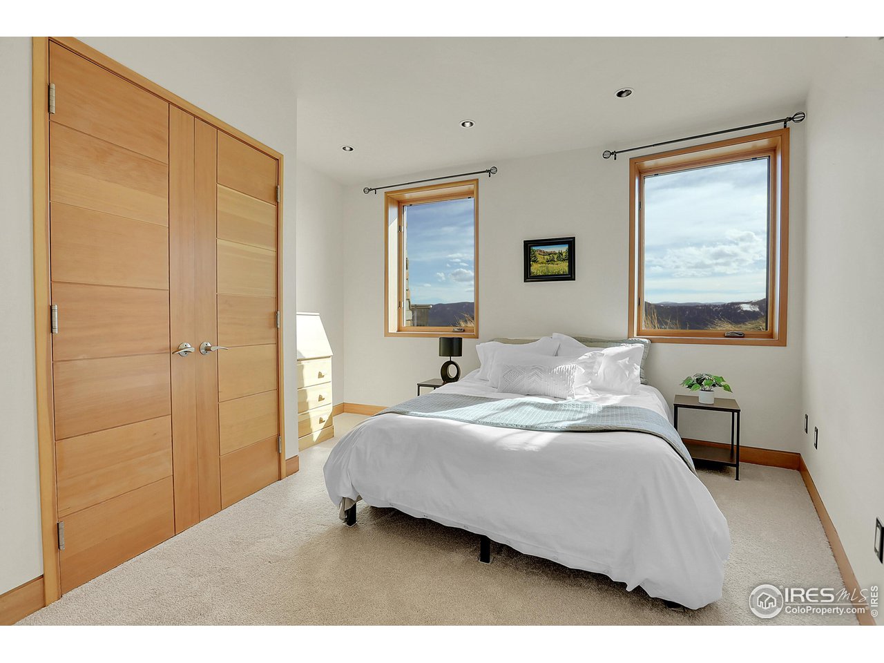 4604 Sunshine Canyon Dr