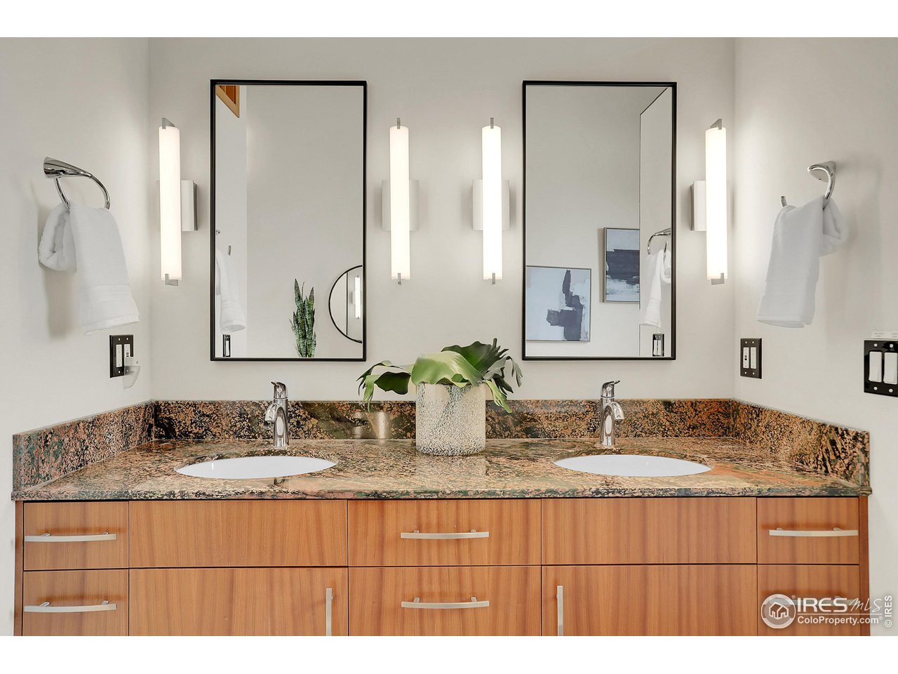 4604 Sunshine Canyon Dr