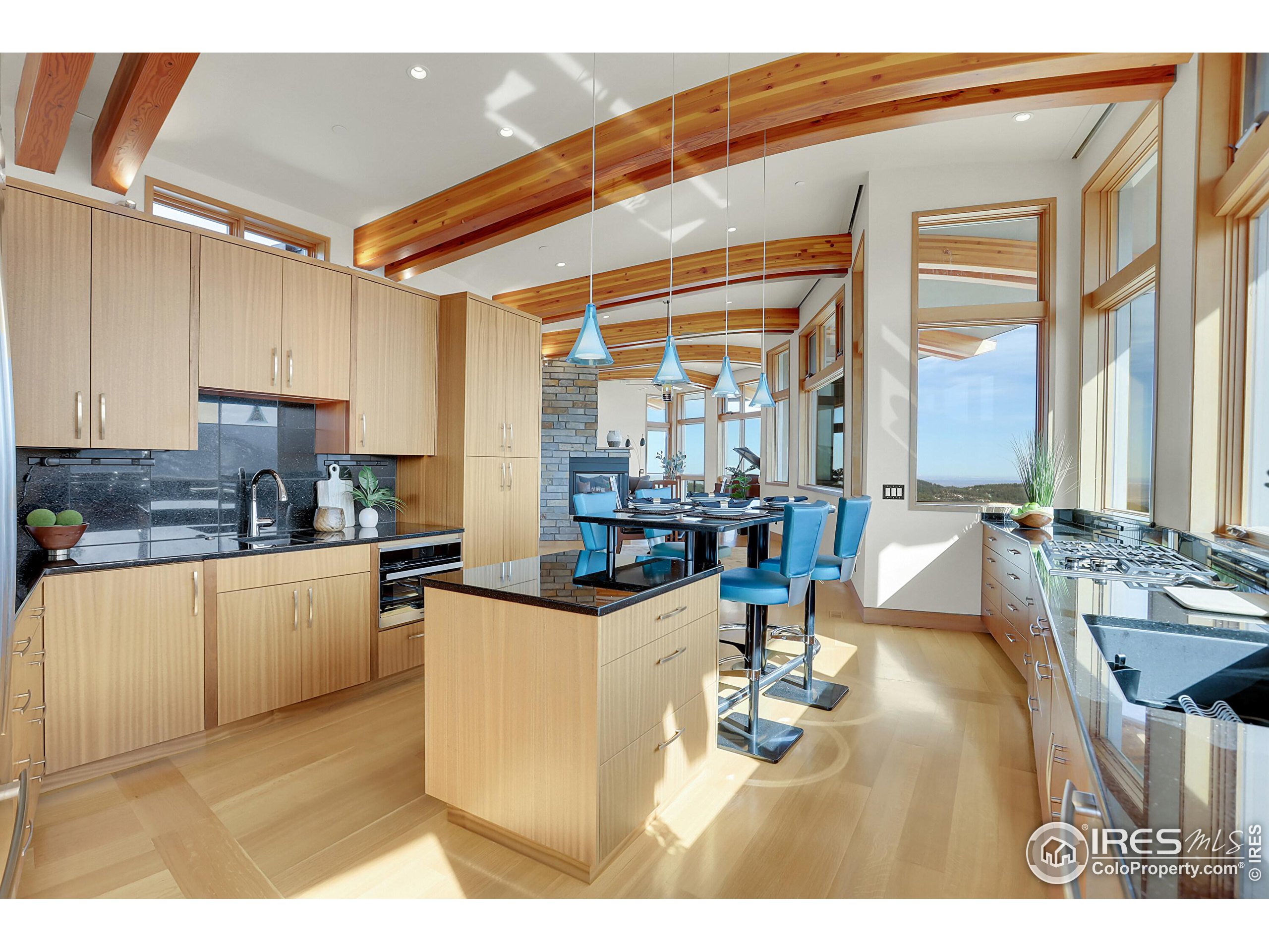 4604 Sunshine Canyon Dr