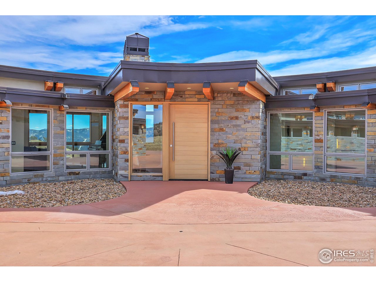 4604 Sunshine Canyon Dr